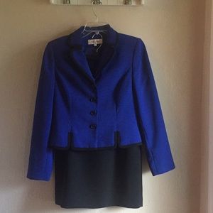 Suit Studio Women’s Business Suit Size 6
